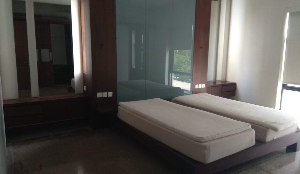 e1a06b43-be2a-49ac-8f18-234311f2b993